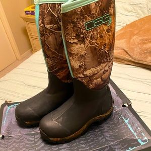 DSG hunting boots new in box